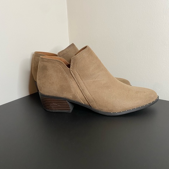 Faux suede ankle boots-Size 8 - Picture 1 of 6